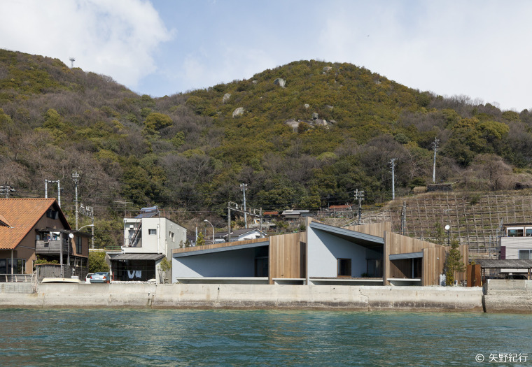 海に面する南側から見た外観